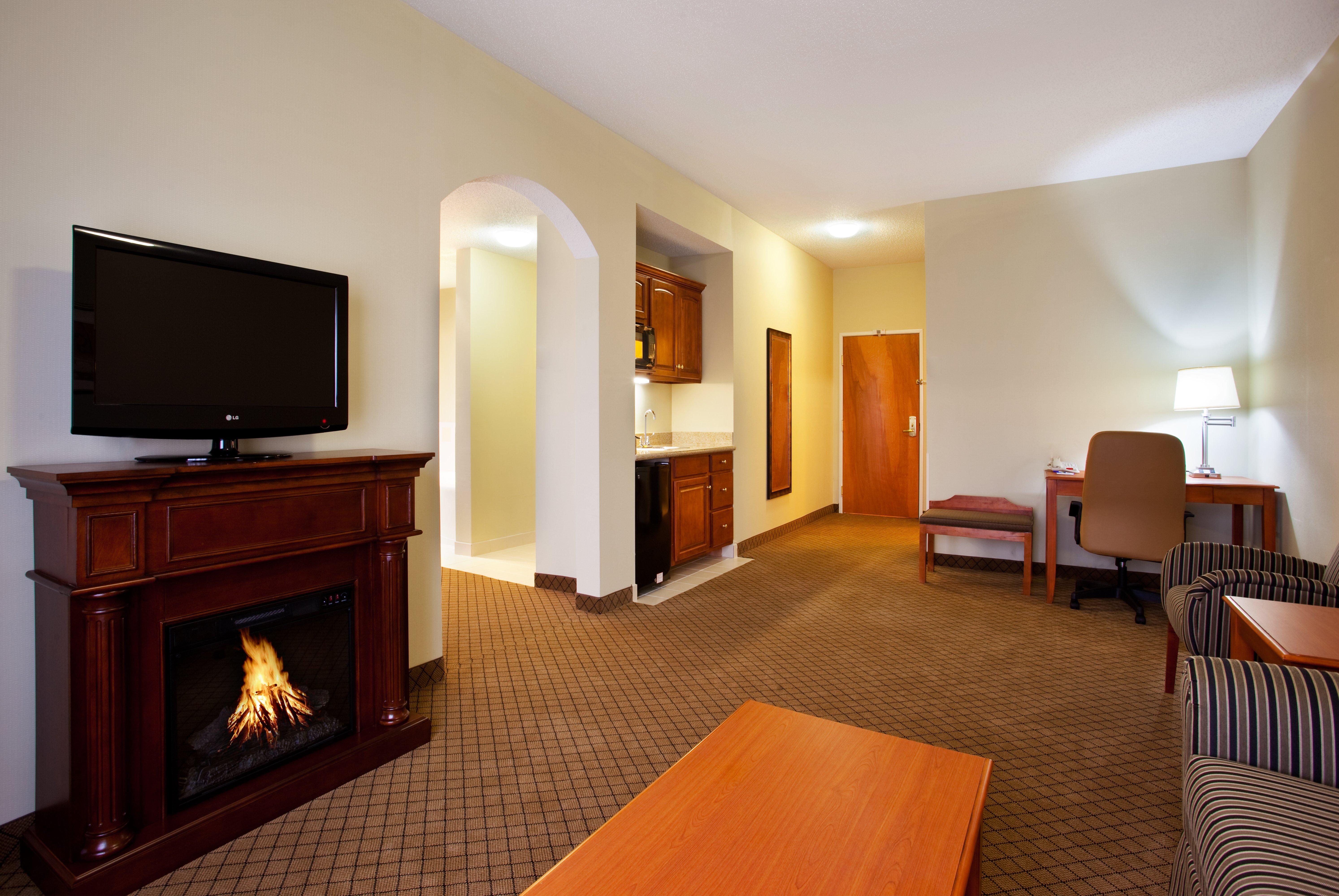 Holiday Inn Express Hotel & Suites Goshen By Ihg Екстериор снимка