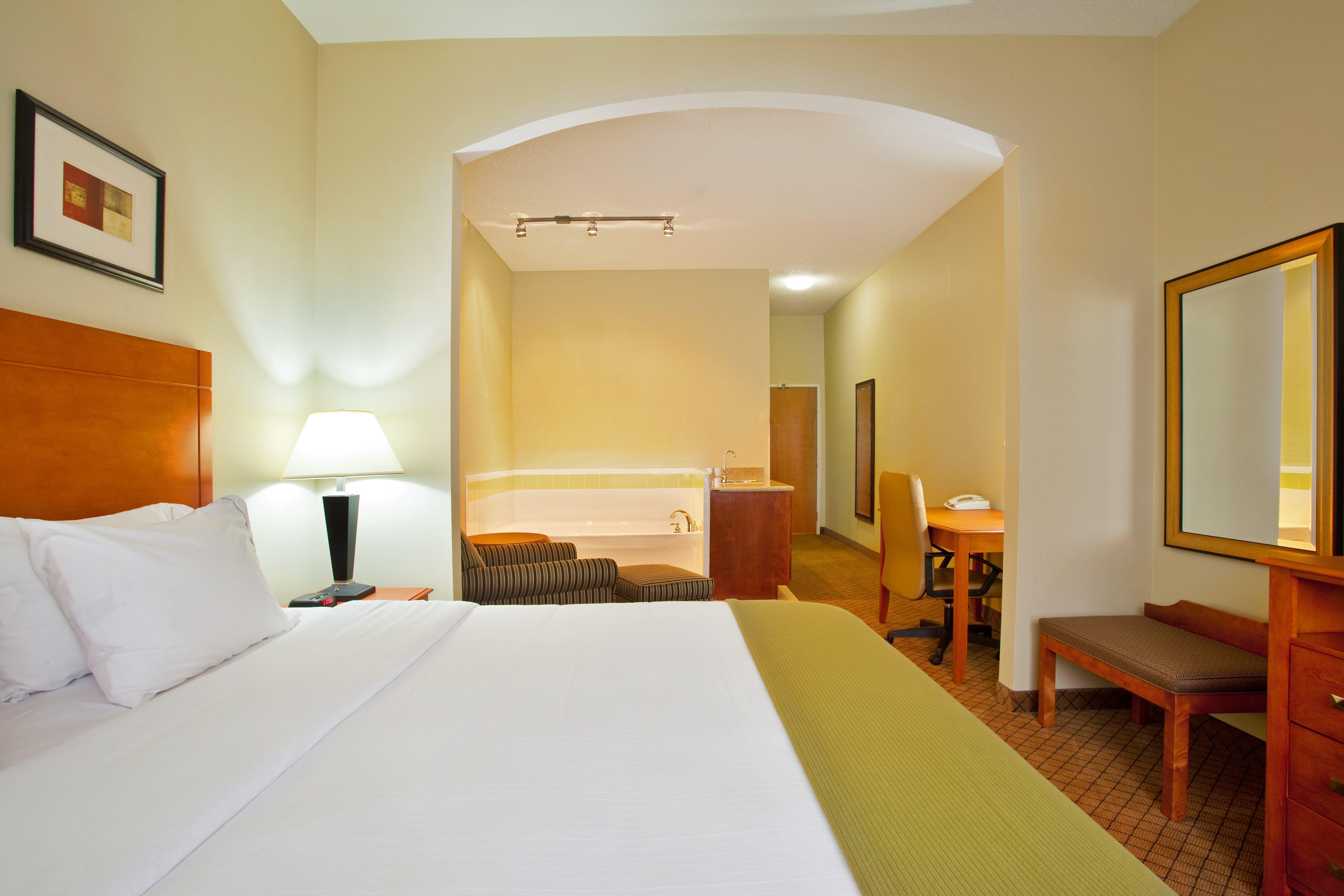 Holiday Inn Express Hotel & Suites Goshen By Ihg Екстериор снимка