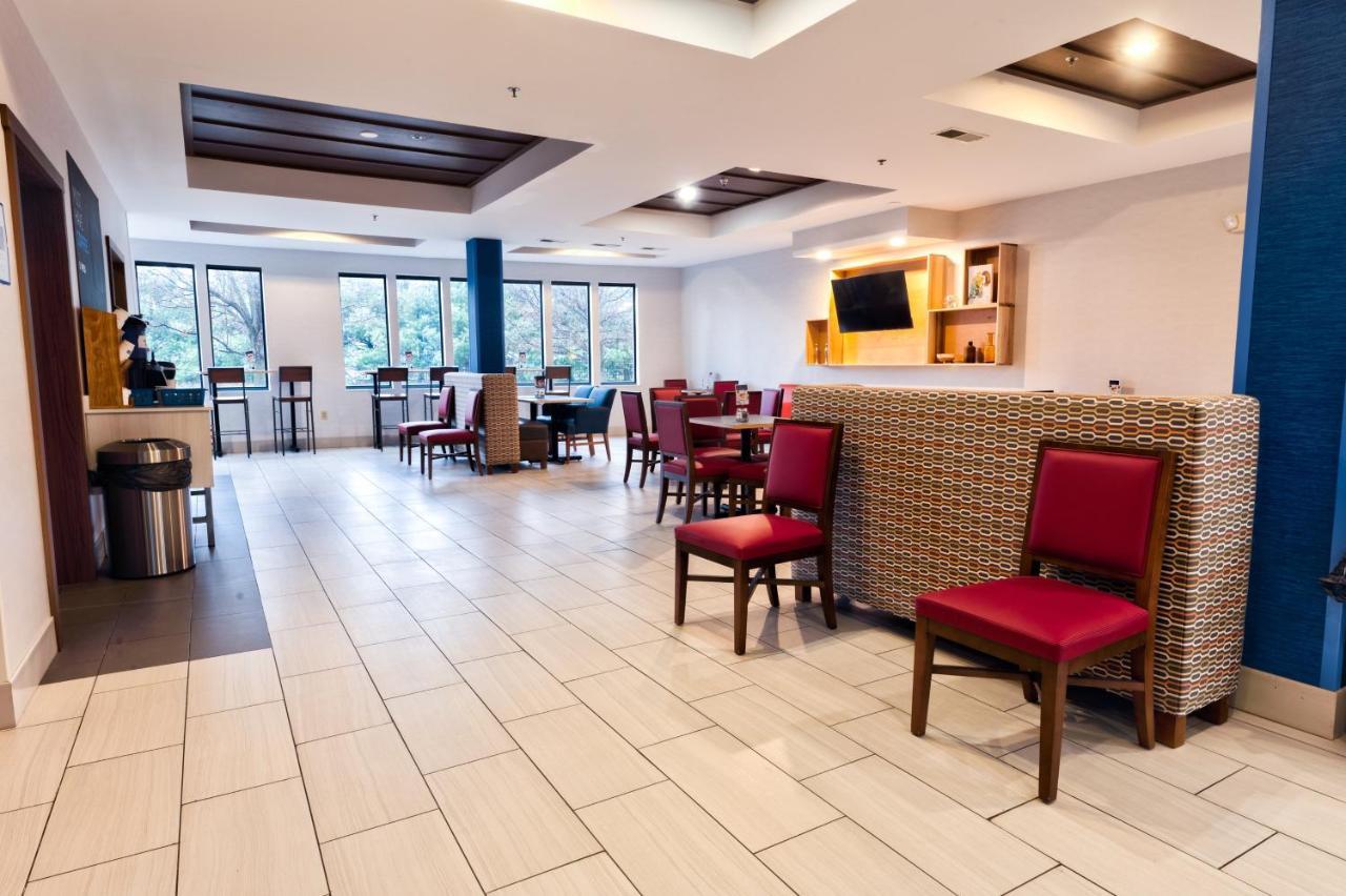 Holiday Inn Express Hotel & Suites Goshen By Ihg Екстериор снимка