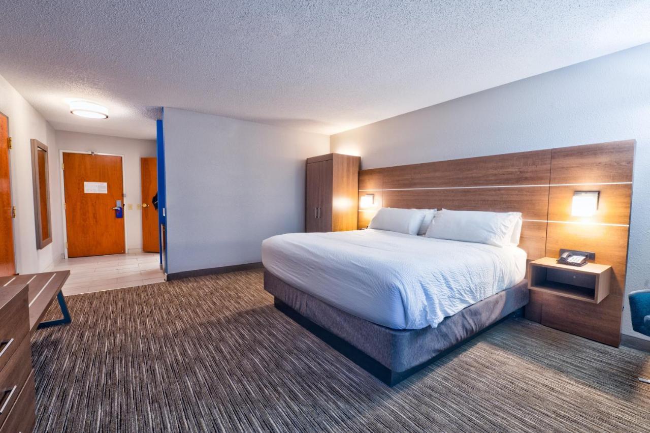 Holiday Inn Express Hotel & Suites Goshen By Ihg Екстериор снимка