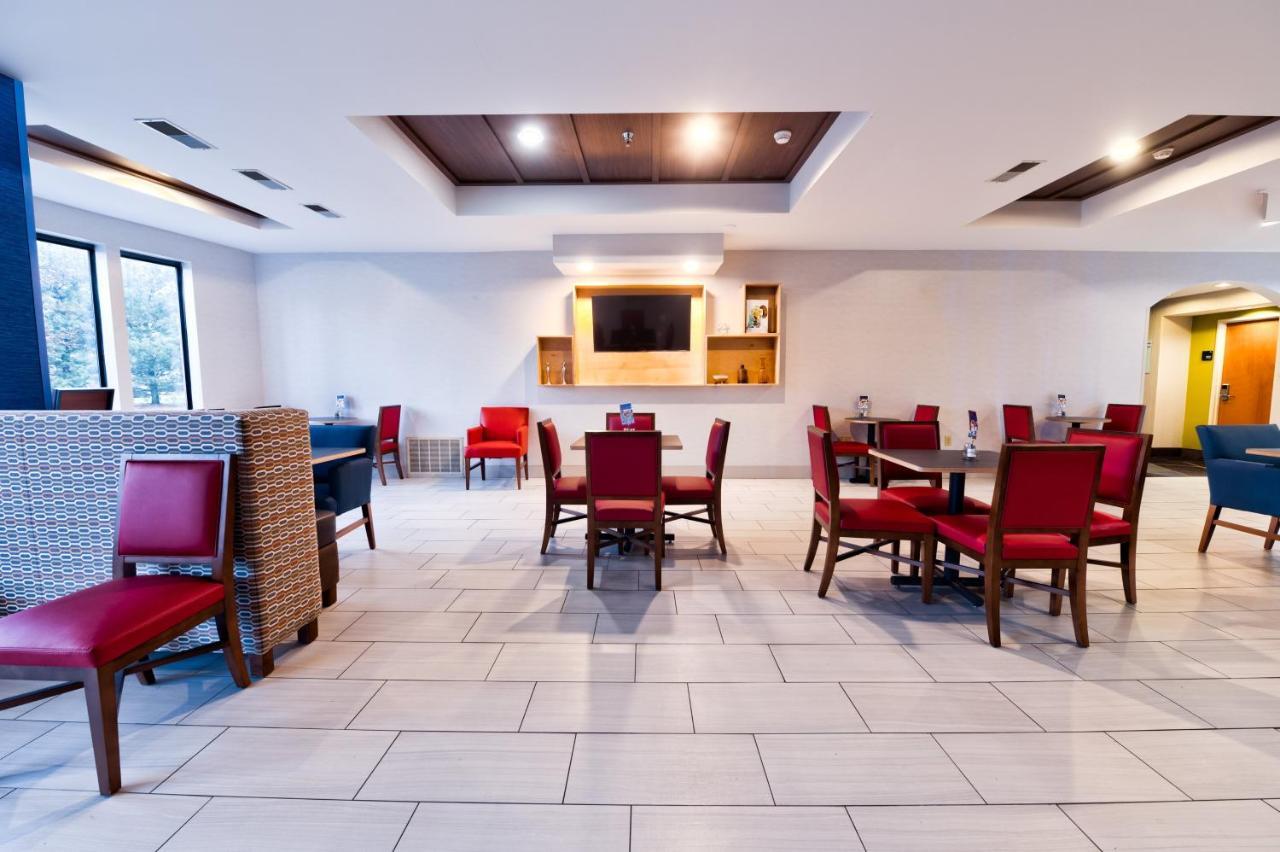 Holiday Inn Express Hotel & Suites Goshen By Ihg Екстериор снимка