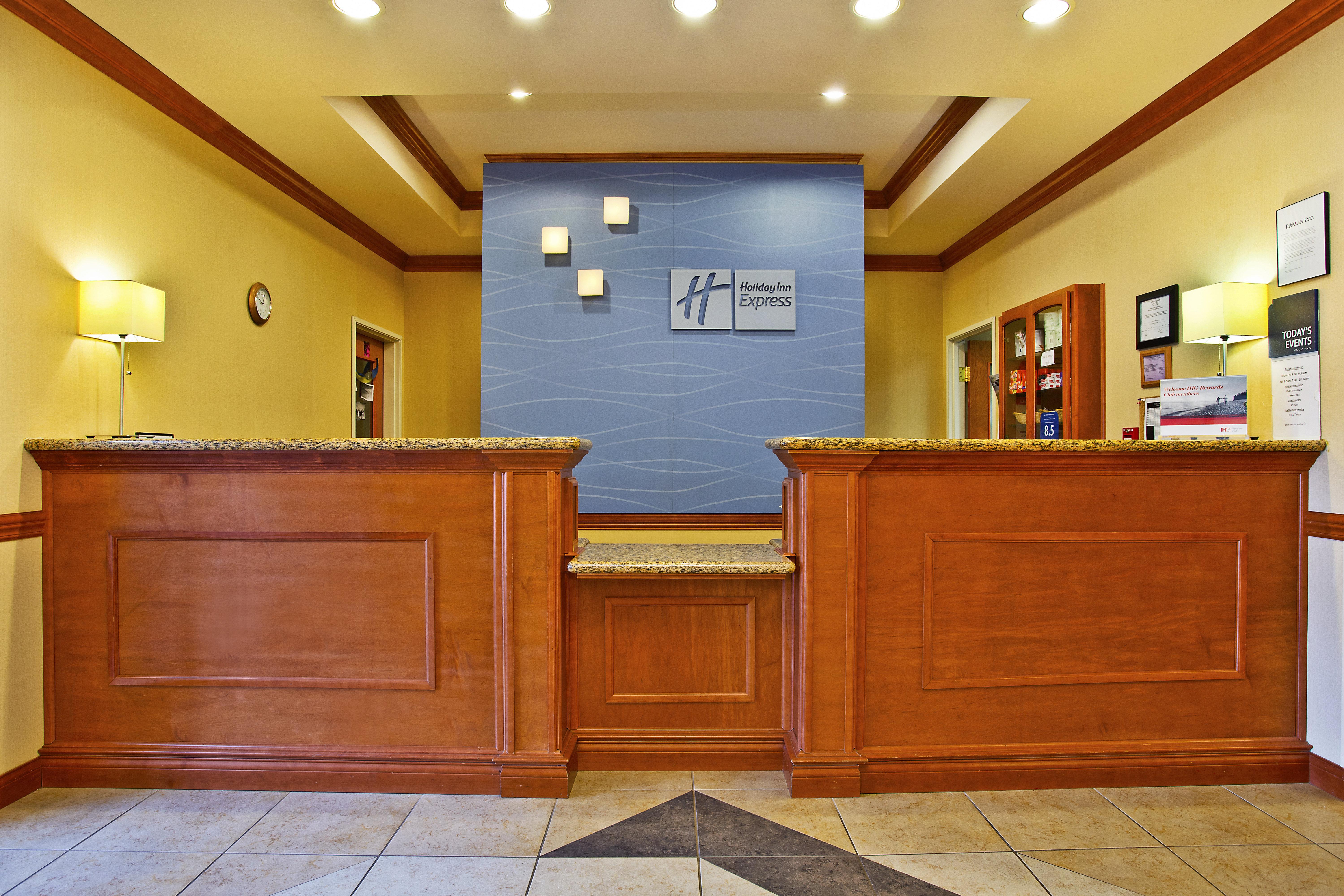 Holiday Inn Express Hotel & Suites Goshen By Ihg Екстериор снимка