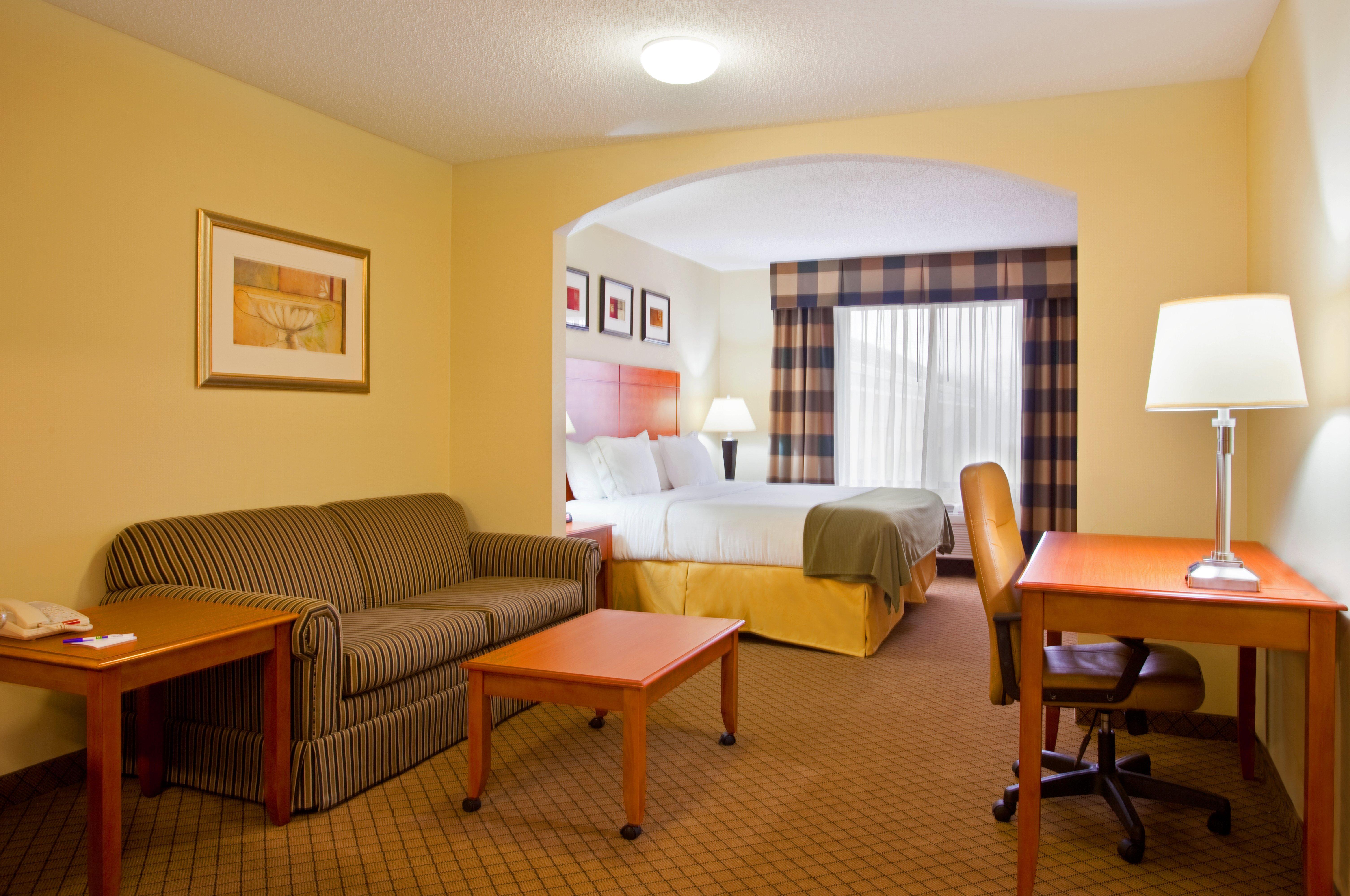 Holiday Inn Express Hotel & Suites Goshen By Ihg Екстериор снимка