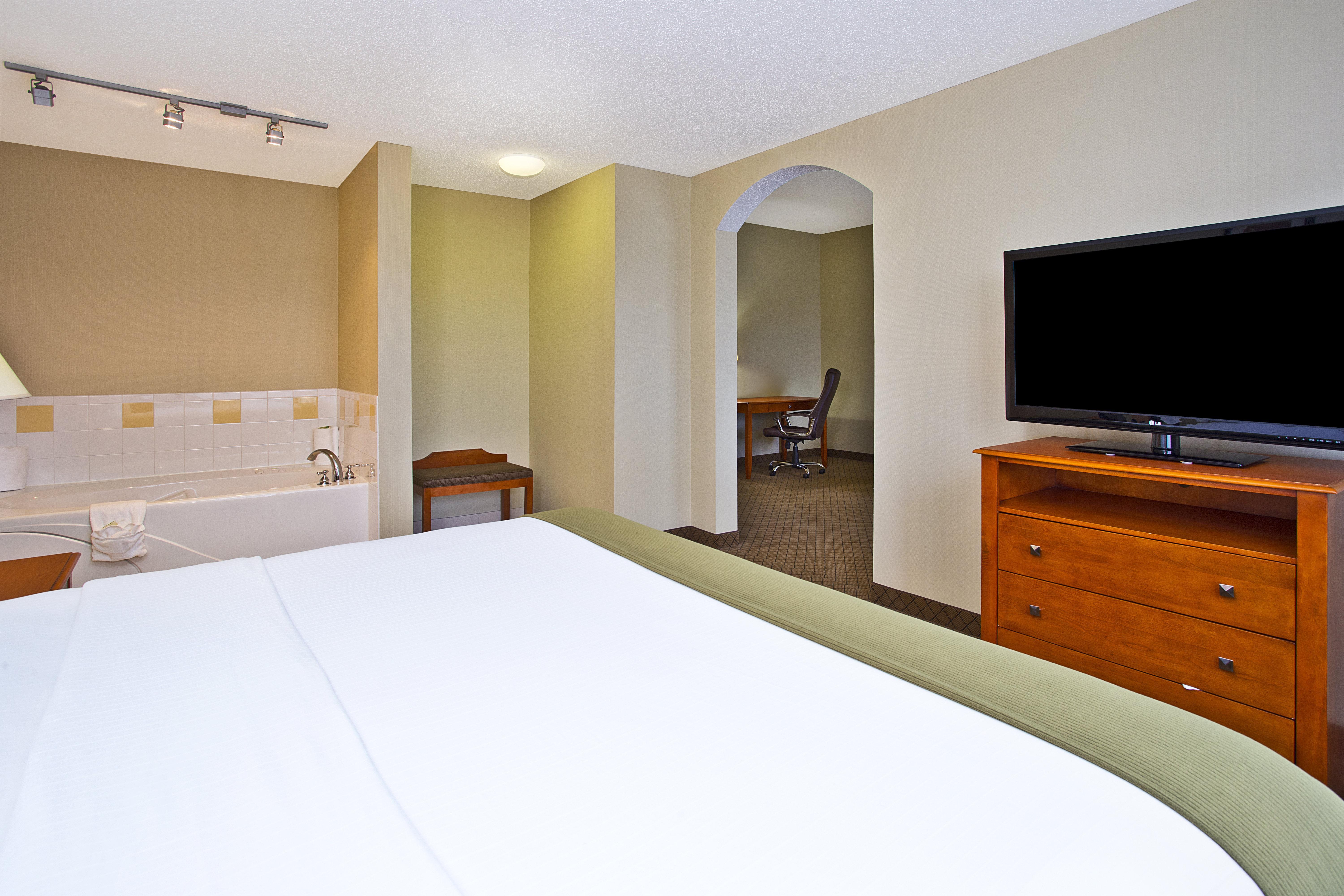 Holiday Inn Express Hotel & Suites Goshen By Ihg Екстериор снимка